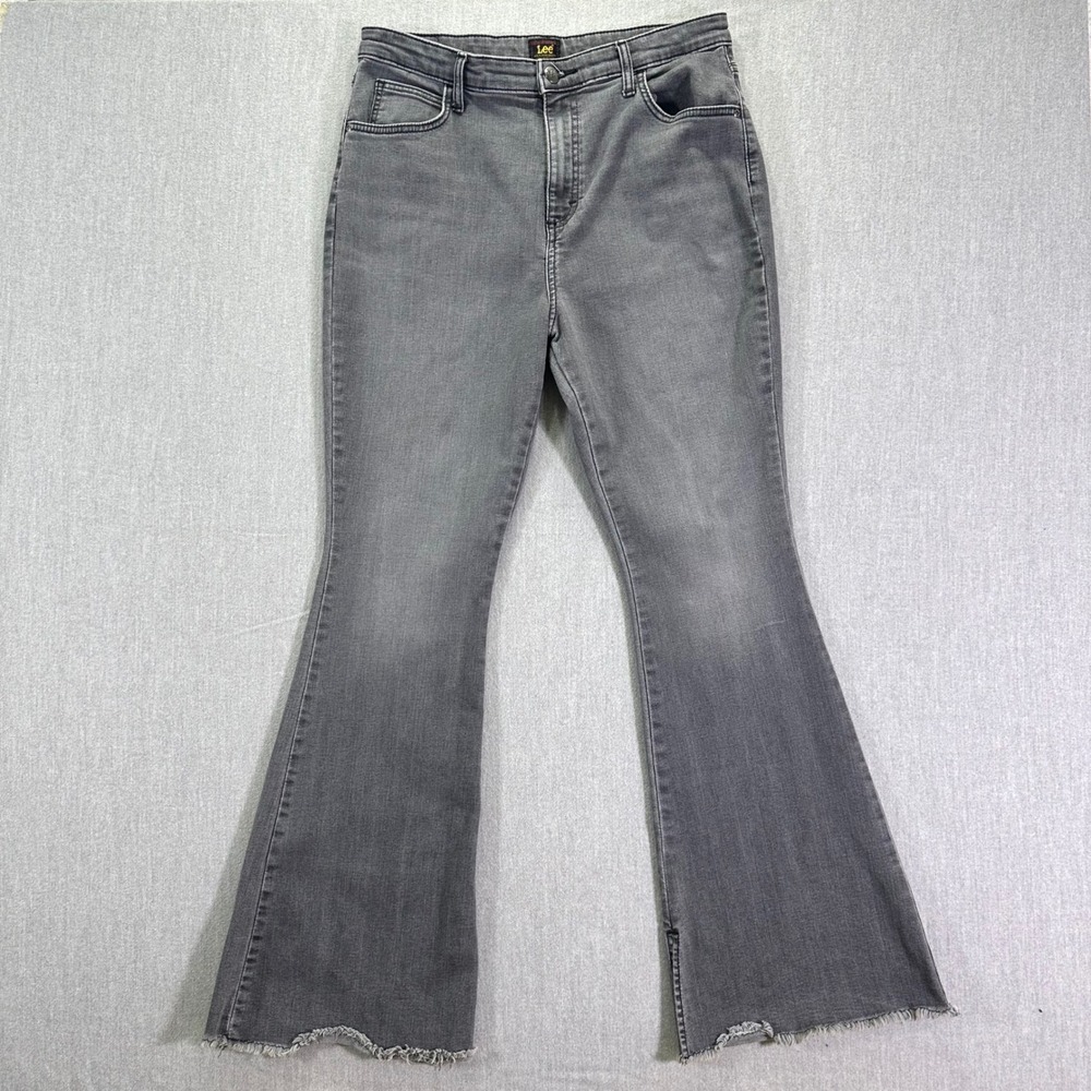 Lee Jeans Women's Size 14 Medium‎ Grey Wash Flare Leg Distressed Frayed Hem